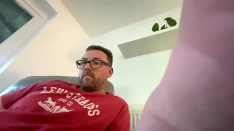 Sharksboy online show from 10-25-25, 04:46