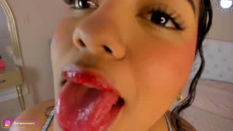 Snapshot of sharlot_evans_ chatting on 07-09-26, 01:26 Sharlot online show from 07-09-26, 01:26