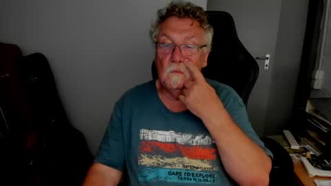 Snapshot of sharlots_pet chatting on 06-30-26, 07:15 sharlots_pet online show from 06-30-26, 07:15