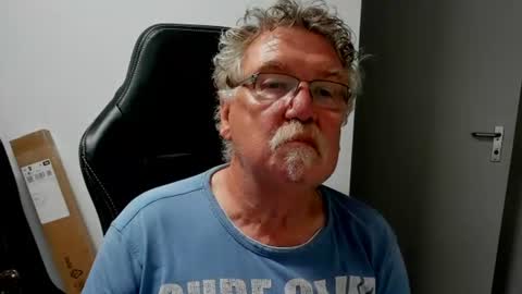 Snapshot of sharlots_pet chatting on 07-15-26, 09:14 sharlots_pet online show from 07-15-26, 09:14