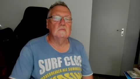 Snapshot of sharlots_pet chatting on 07-29-26, 06:44 sharlots_pet online show from 07-29-26, 06:44