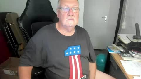 Snapshot of sharlots_pet chatting on 07-30-26, 11:31 sharlots_pet online show from 07-30-26, 11:31