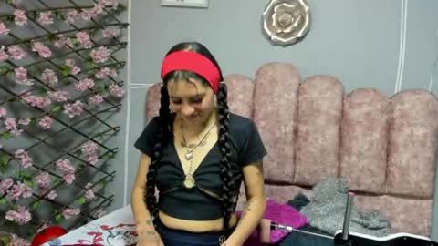 sharlotsh1 online show from 07-11-26, 05:10