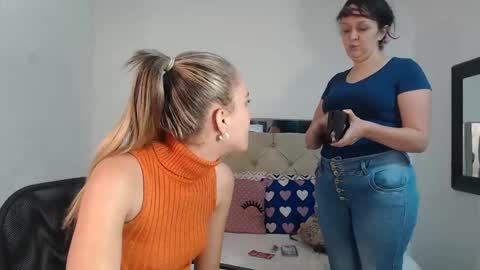 Snapshot of sharlotte__jones chatting on 02-15-25, 02:00 Sara online show from 02-15-25, 02:00