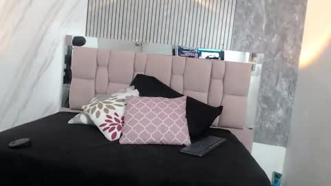 Snapshot of sharlotte__jones chatting on 11-09-25, 12:14 Sara online show from 11-09-25, 12:14