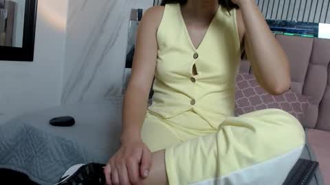 Snapshot of sharlotte__jones chatting on 01-19-26, 01:59 Sara online show from 01-19-26, 01:59