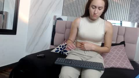 Snapshot of sharlotte__jones chatting on 02-03-26, 12:10 Sara online show from 02-03-26, 12:10