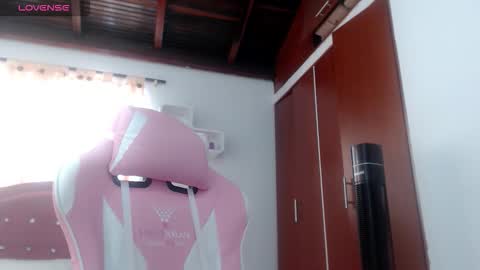 sharlotte  online show from 11-20-25, 03:23