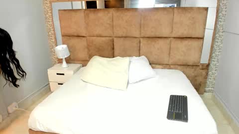 Snapshot of sharlottedoll chatting on 02-25-26, 12:15 SHARLOTTE online show from 02-25-26, 12:15