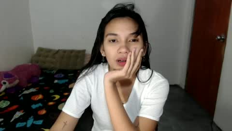 Snapshot of sharminex chatting on 06-14-26, 01:02 sharminex online show from 06-14-26, 01:02