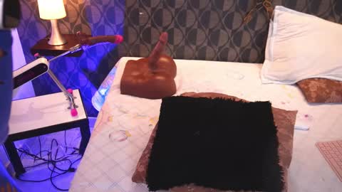 Sharom  online show from 10-25-25, 04:13