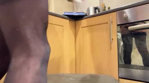 Snapshot of sharon_the_tranny chatting on 01-26-25, 07:41 Watch me shave my pussy online show from 01-26-25, 07:41