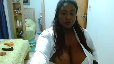 Snapshot of sharonevans1 chatting on 11-22-25, 04:11 sharonevans1 online show from 11-22-25, 04:11