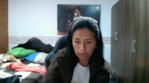Snapshot of sharoon__cherry_ chatting on 05-07-26, 01:49 sharon online show from 05-07-26, 01:49
