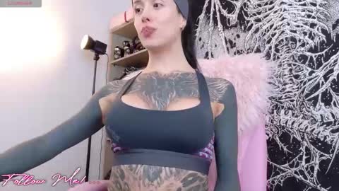 Snapshot of sharpay_evans chatting on 03-26-26, 06:13 Antonia online show from 03-26-26, 06:13