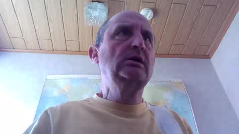 Snapshot of sharpshoder chatting on 04-25-26, 12:52 Peter online show from 04-25-26, 12:52