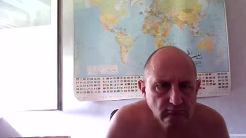 Snapshot of sharpshoder chatting on 06-20-26, 09:56 Peter online show from 06-20-26, 09:56