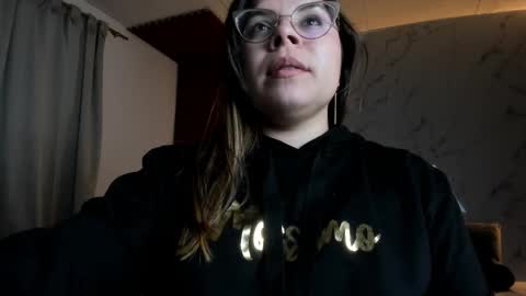 Snapshot of shasha_bloom chatting on 09-14-25, 02:22 SASHA BLOOM online show from 09-14-25, 02:22