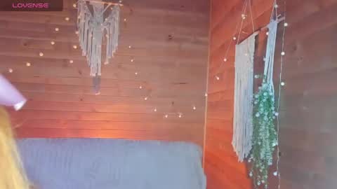 Shantall online show from 04-25-26, 10:18