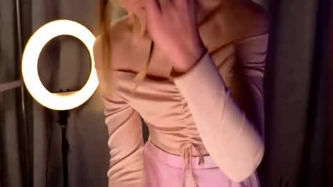 Alexandra online show from 12-20-25, 04:41