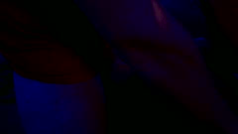 Snapshot of shawntheone3535b chatting on 11-24-25, 04:01 shawntheone online show from 11-24-25, 04:01