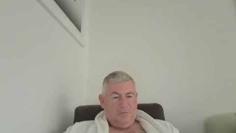 Snapshot of she52 chatting on 10-29-25, 07:43 she52 online show from 10-29-25, 07:43