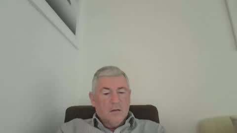 Snapshot of she52 chatting on 11-13-25, 03:33 she52 online show from 11-13-25, 03:33