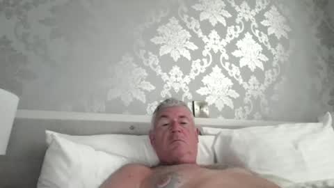 Snapshot of she52 chatting on 06-06-26, 02:11 she52 online show from 06-06-26, 02:11