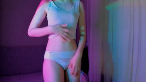 Snapshot of she_angell chatting on 06-13-26, 01:42 Anny online show from 06-13-26, 01:42