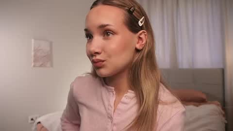 Snapshot of shebuny chatting on 05-19-26, 04:41 shebuny online show from 05-19-26, 04:41
