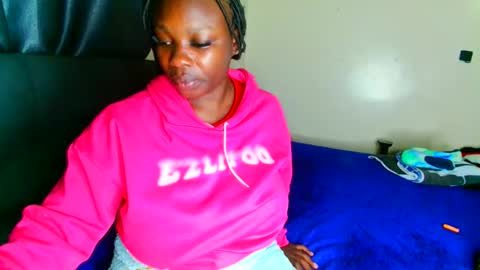 shee13 online show from 10-20-25, 04:35