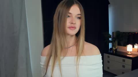 Snapshot of sheenaeast chatting on 12-21-24, 07:56 Violet online show from 12-21-24, 07:56