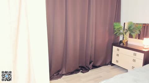 Snapshot of sheenaeast chatting on 12-24-24, 01:39 Violet online show from 12-24-24, 01:39