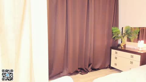 Snapshot of sheenaeast chatting on 12-27-24, 02:22 Violet online show from 12-27-24, 02:22