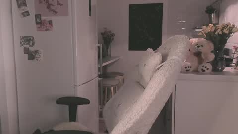 Snapshot of sheeny_shy chatting on 12-10-24, 02:48 Chiara online show from 12-10-24, 02:48