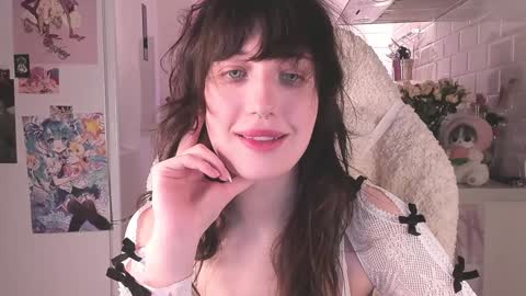 Snapshot of sheeny_shy chatting on 12-26-24, 02:33 Chiara online show from 12-26-24, 02:33