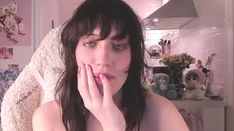 Snapshot of sheeny_shy chatting on 12-27-24, 02:14 Chiara online show from 12-27-24, 02:14