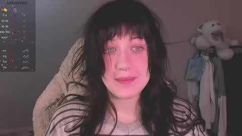 Snapshot of sheeny_shy chatting on 10-21-25, 05:24 Chiara online show from 10-21-25, 05:24