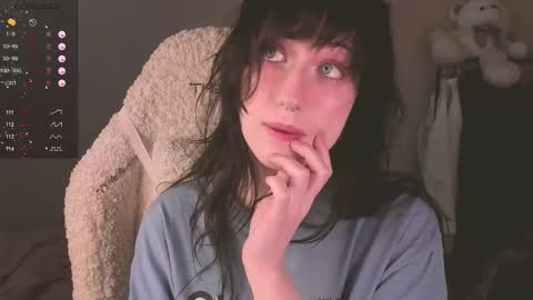 Snapshot of sheeny_shy chatting on 11-22-25, 01:54 Chiara online show from 11-22-25, 01:54