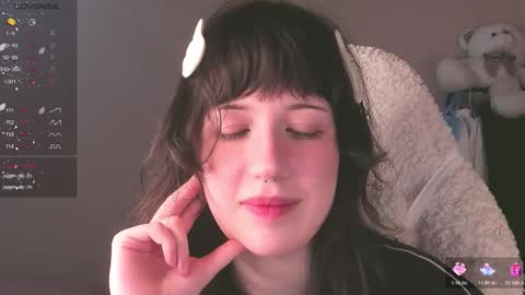 Snapshot of sheeny_shy chatting on 11-30-25, 01:09 Chiara online show from 11-30-25, 01:09