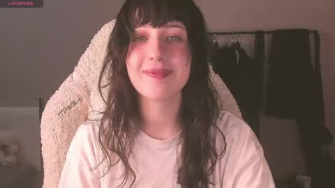 Snapshot of sheeny_shy chatting on 04-15-26, 06:04 Chiara online show from 04-15-26, 06:04