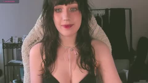 Snapshot of sheeny_shy chatting on 04-19-26, 12:26 Chiara online show from 04-19-26, 12:26