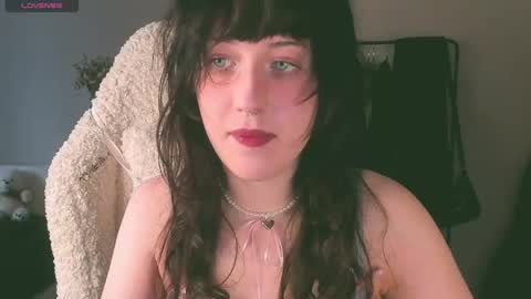 Snapshot of sheeny_shy chatting on 05-10-26, 12:32 Chiara online show from 05-10-26, 12:32