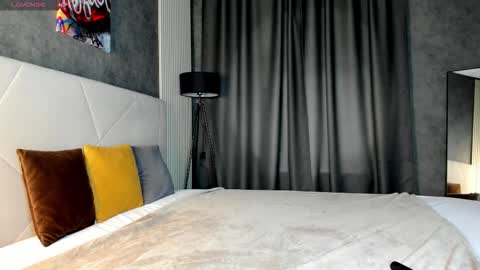 Snapshot of shei1a_shy chatting on 09-21-25, 08:16 Amely online show from 09-21-25, 08:16