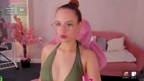 Snapshot of shei1a_shy chatting on 06-13-26, 09:18 Amely online show from 06-13-26, 09:18