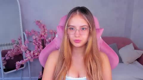 Snapshot of shei1a_shy chatting on 06-28-26, 05:02 Amely online show from 06-28-26, 05:02