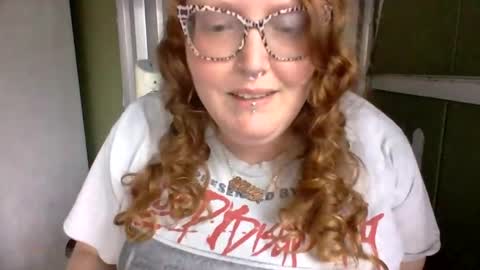 Snapshot of shelbyannn chatting on 04-07-26, 10:09 Red online show from 04-07-26, 10:09