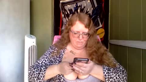 Snapshot of shelbyannn chatting on 05-20-26, 02:34 Red online show from 05-20-26, 02:34