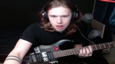 Snapshot of sheldon_music chatting on 10-21-25, 04:19 Sheldon online show from 10-21-25, 04:19