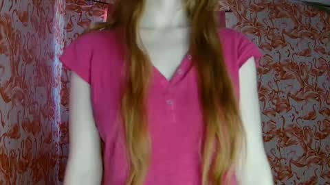 Snapshot of shelikessoymilk chatting on 04-19-26, 08:00 Erika online show from 04-19-26, 08:00